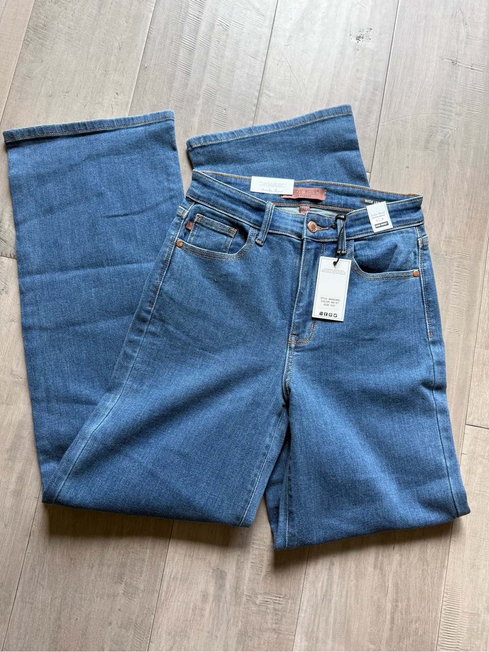 NWT Judy Blue Mid Wash Wide Leg Jeans - Blue (128)